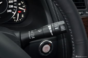 2017款途乐5.6L自动标准型