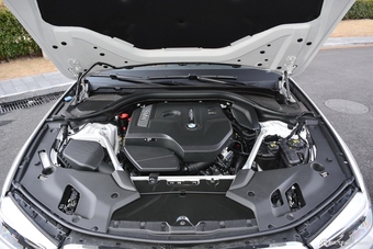 2018款宝马5系改款2.0T自动530Li领先型M运动套装图片