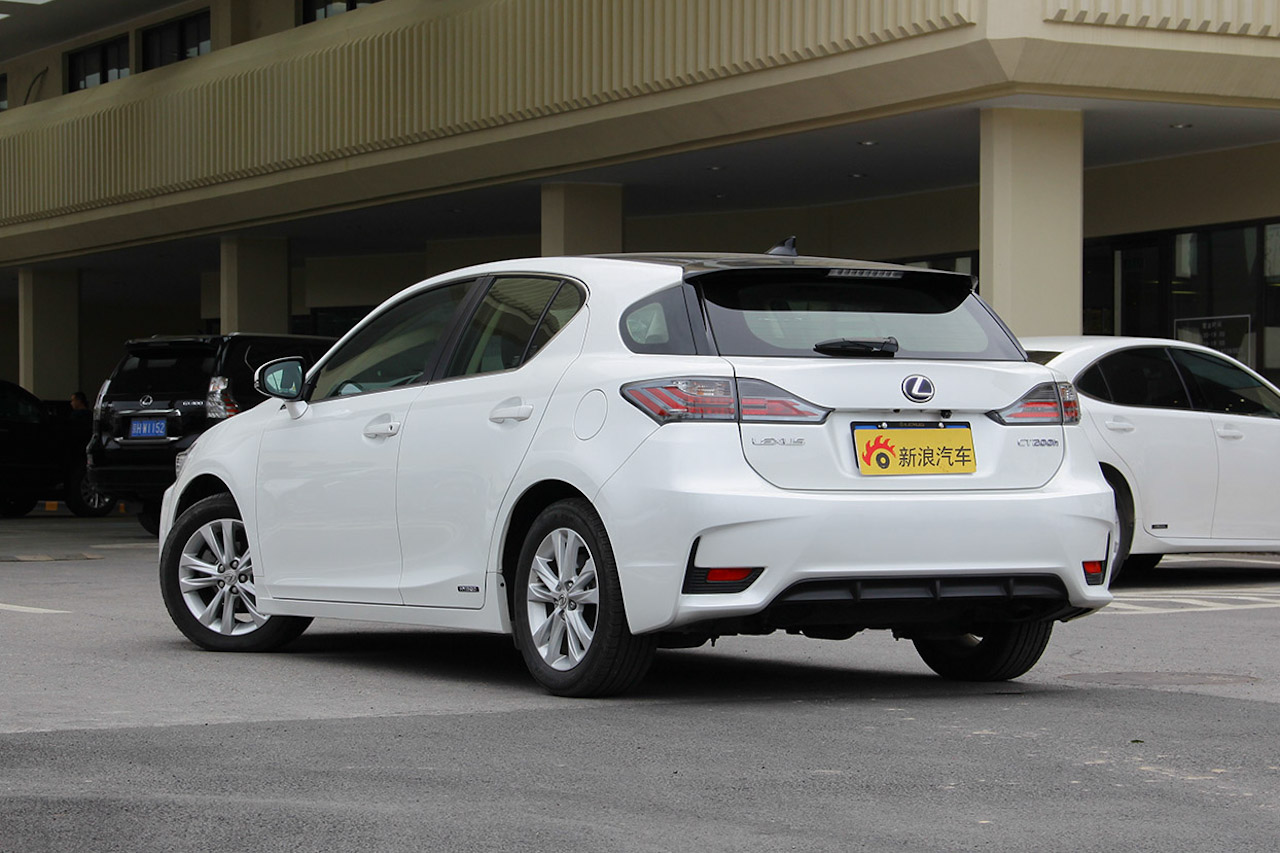 2014款雷克萨斯CT 1.8L自动200h舒适版双色