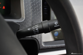 2017款吉利远景X1 1.3L 自动乐趣版