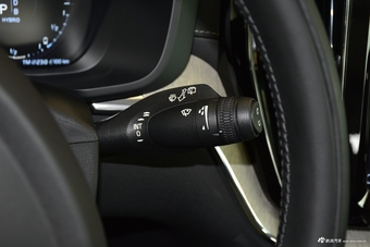 2019款沃尔沃XC60新能源2.0T自动T8 E驱混动智尊豪华版