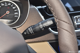 2017款宝骏730 1.5T手动风尚型7座