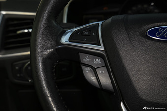 2015款锐界2.7T自动四驱运动型