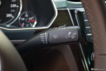 2016款大众辉昂 2.0T 自动380TSI 两驱至尊版