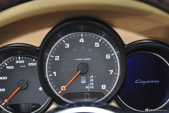 2015款 卡宴Cayenne S E-Hybrid 3.0T自动 棕色