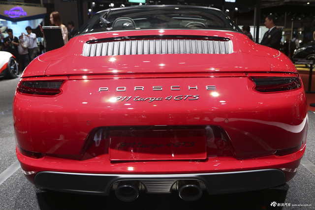 911