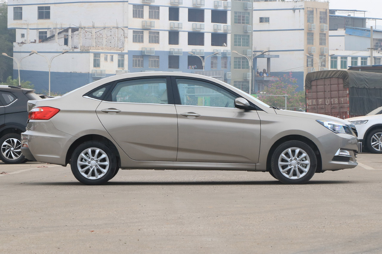 2016款悦翔V7 1.6L自动乐享型国V