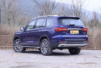 2018款荣威RX8 2.0T自动智联网四驱至尊版