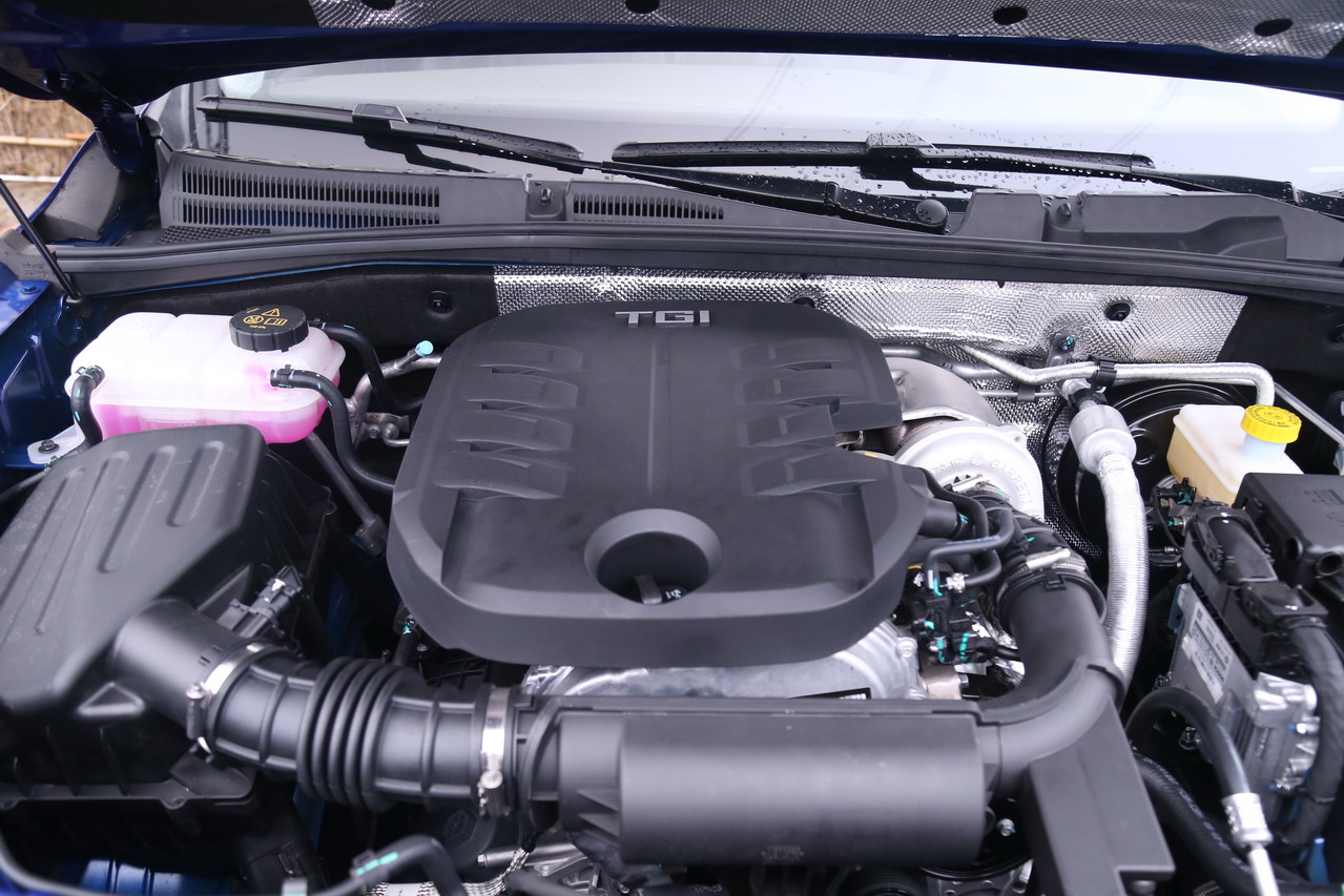 2018款荣威RX8 2.0T自动智联网四驱至尊版