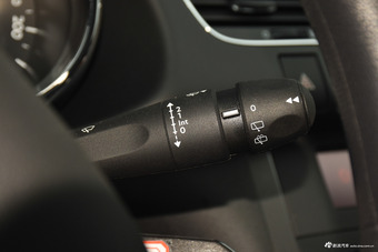 2018款标致3008 2.0L自动经典版