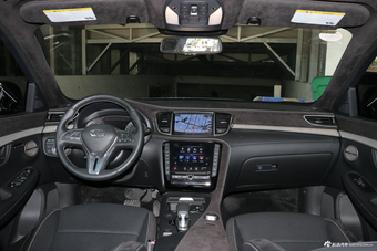 2018款英菲尼迪QX50 2.0T自动四驱豪华版