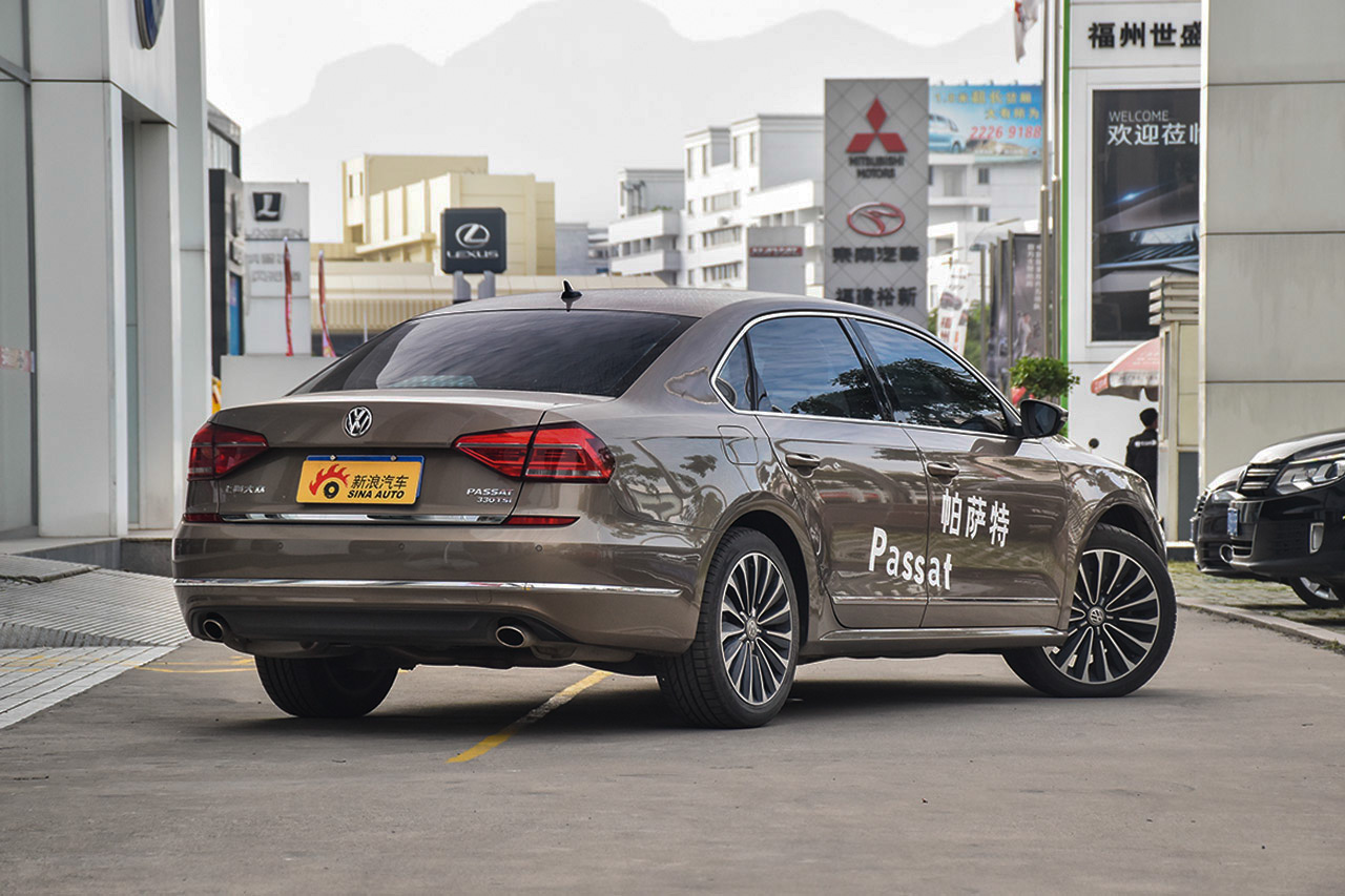 2016款帕萨特1.8T自动尊荣版330TSI