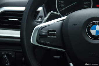 2017款宝马1系120i自动设计套装型 