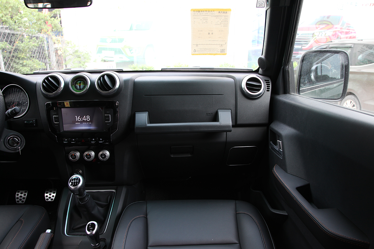 2018款北京BJ40L 2.0T手动柴油四驱尊贵版