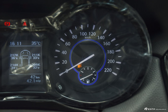 2016款驭胜S350 2.0T手动四驱汽油豪华天窗版7座