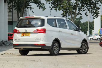 2017款宝骏730 1.5T手动风尚型7座