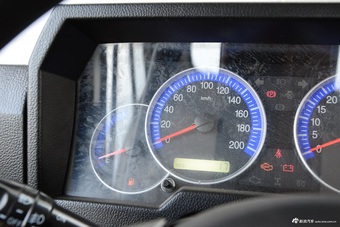 2016款战旗皮卡2.2L手动汽油双排豪华型4G22B