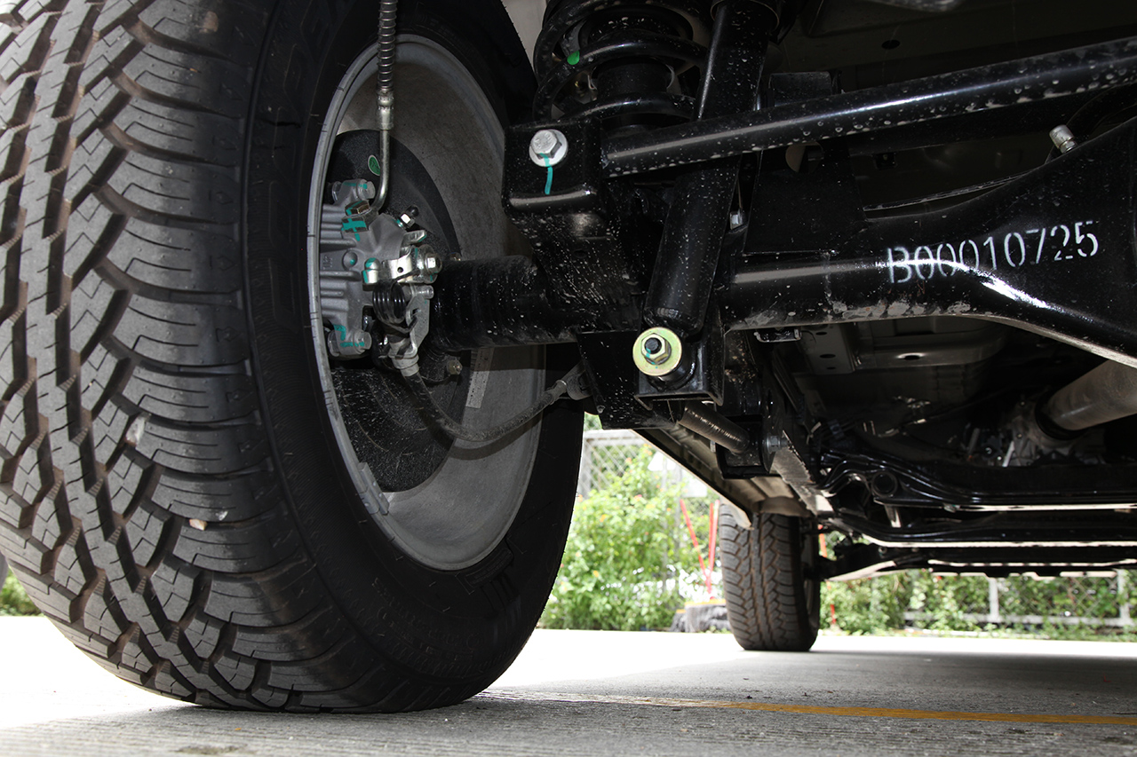 2016款北京BJ40L 2.3T自动两驱尊贵版