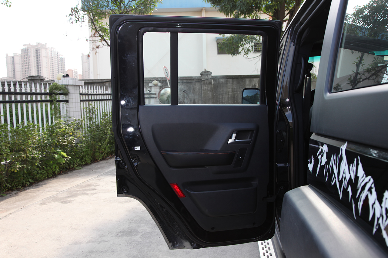 2016款北京BJ40L 2.3T自动四驱尊享版