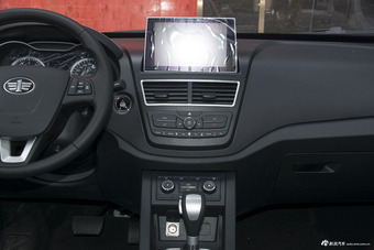 2018款奔腾X40网红版 1.6L自动豪华型