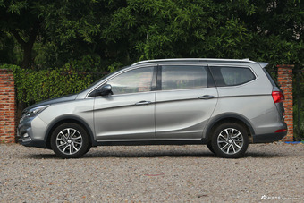 2017款宝骏730 1.5T手动豪华型7座