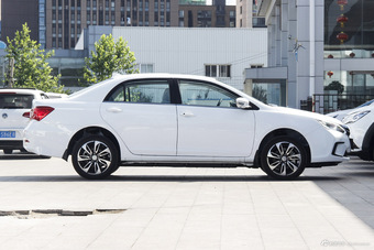 2016款比亚迪秦EV300尊荣型