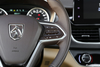 2017款宝骏730 1.8L iAMT豪华型7座