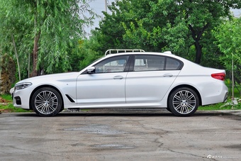 2018款宝马5系改款2.0T自动530Li尊享型M运动套装  