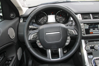 2016款揽胜极光2.0T自动SE智耀版 玉龙雪山白