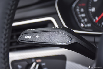 2017款奥迪A4L 2.0T自动40TFSI时尚型