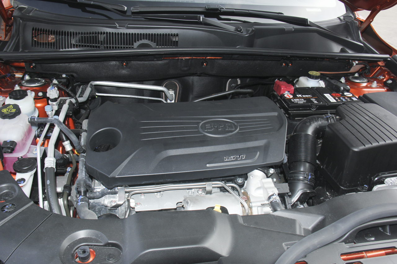 2018款比亚迪宋1.5TI手动智联进享型