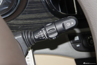 2016款宝骏730 1.5T手动舒适版 7座