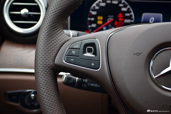 2016款奔驰E级2.0T自动E200L