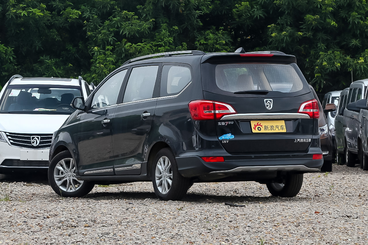 2016款宝骏730 1.5T手动豪华版 7座