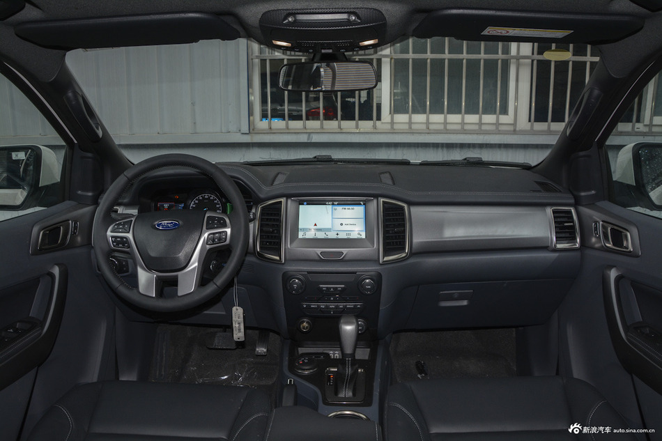 2017款撼路者2.0T自动四驱豪华版汽油5座