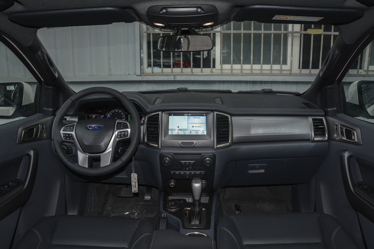 2017款撼路者2.0T自动四驱豪华版汽油5座