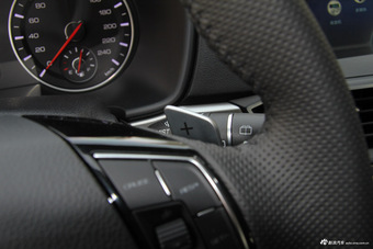 2018款哈弗H6运动版1.5T自动两驱尊贵型红标