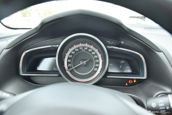 2016款马自达3昂克赛拉1.5L手动三厢豪华型 炫亮银