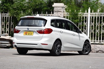 2018款宝马2系225i 2.0T自动尊享型M运动套装