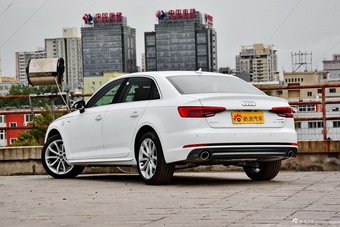 2018款奥迪A4L 2.0T自动30周年年型40 TFSI时尚型