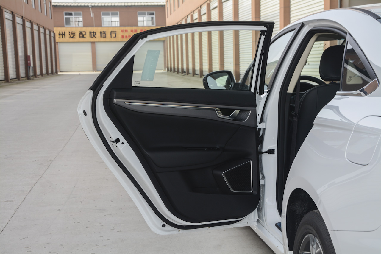 2018款吉利帝豪GL 1.8L手动精英智联型