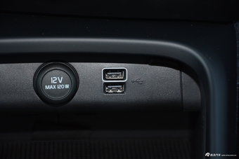 2019款沃尔沃XC40 2.0T四驱子夜亚马逊蓝T4