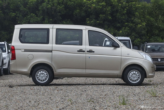 2012款五菱荣光1.5L加长标准型