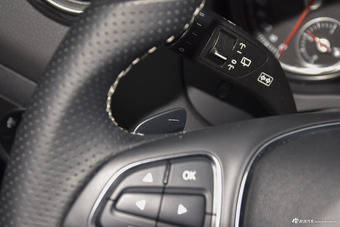 2017款奔驰GLA级 GLA220 2.0T自动4MATIC时尚型