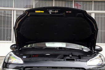 2017款众泰SR9 2.0T自动极致之光版