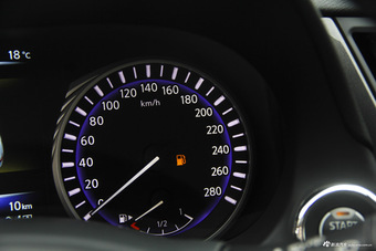 2016款英菲尼迪Q50L 2.0T自动舒适版