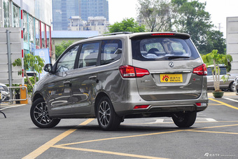 2016款风行S500 1.5L手动豪华型