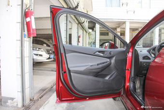 2016款科鲁兹1.5L自动时尚天窗版