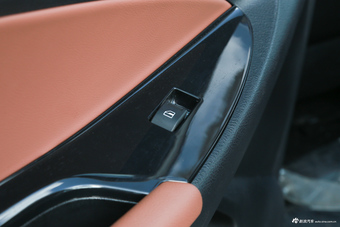 2015款揽福2.4L手动汽油两驱标准型