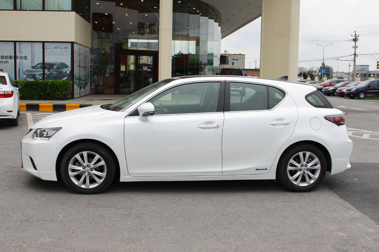 2014款雷克萨斯CT 1.8L自动200h舒适版双色